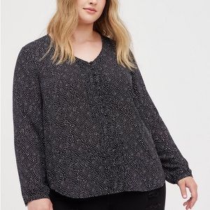 Torrid Georgette‎ Pintuck Blouse Sz 3 Black White